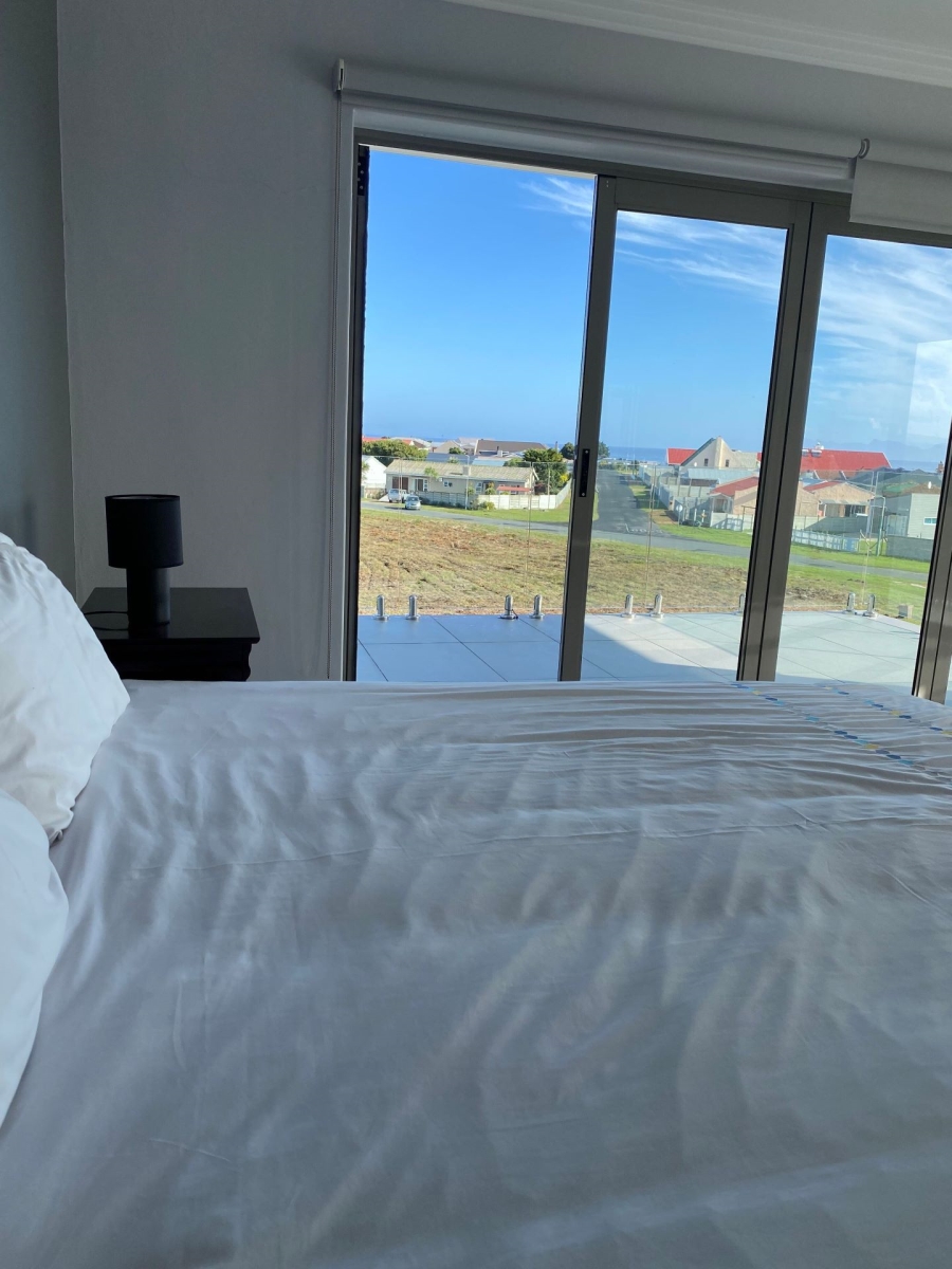 7 Bedroom Property for Sale in Perlemoenbaai Western Cape